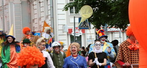 На выходных Пейзажку заполонят мимы, жонглеры и акробаты