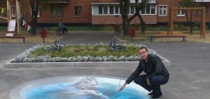 Во дворе на Полтавском Шляхе появился свой бассейн с дельфинами