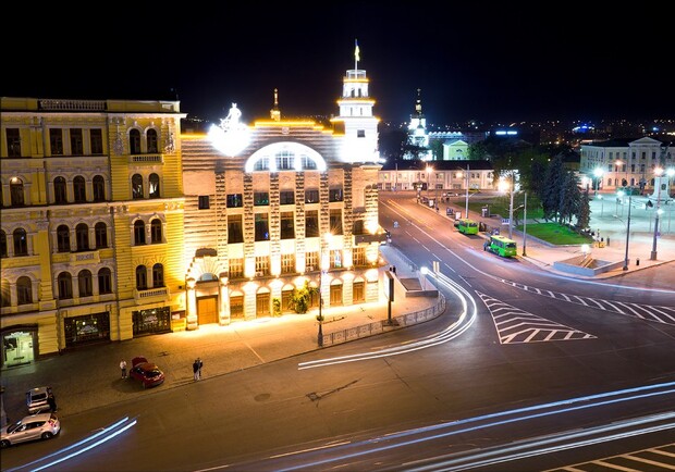 Кабмин выделит 9 миллионов гривен на реконструкцию площади Конституции. Фото: Павла Иткина.