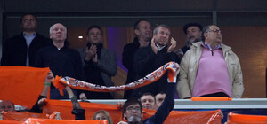 Абрамович не захотел сидеть в VIP-ложе рядом с Ахметовым 