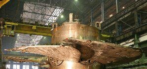 Янукович посмотрел как работают на заводе 