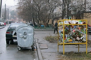 До конца года в Харькове установят тысячу контейнеров для пластика. Фото с сайта Харьковского горсовета.