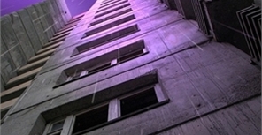 Сын убитой сестры-близняшки пытался выброситься из школьного окна