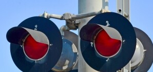 Поезд сбил мотоциклиста, который хотел 