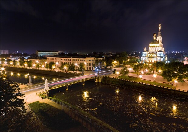 В этом году в Харькове установили более 3 тысяч светильников. Фото Паши ИТКИНА.