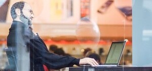 В центре Одессы появился Стив Джобс в 3D