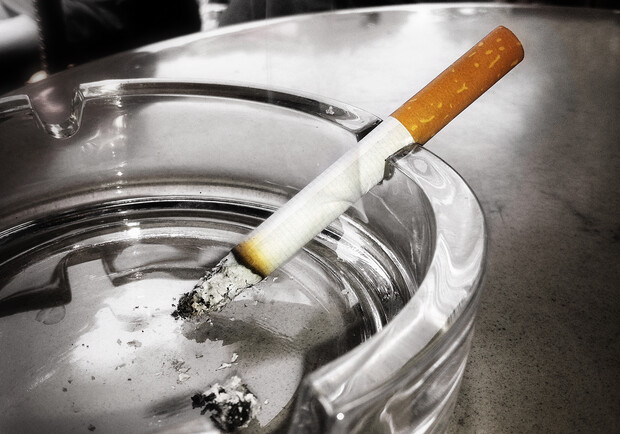 Через месяц вступит в силу закон о запрете курения в общественных местах. Фото: www.sxc.hu.