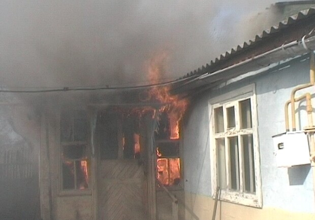 На Харьковщине горел дом. Фото: atn.ua.