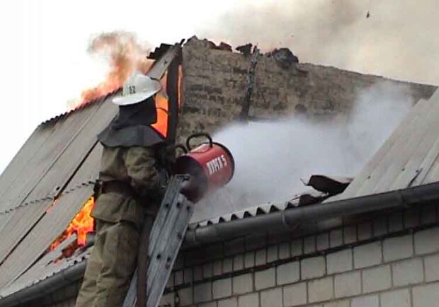 В Нововодолажском районе горело домовладение. Фото с сайта ГТУ МЧС Украины в Харьковской области.