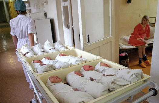 В городе и области увеличивается рождаемость. Фото: pozitivchik.info.