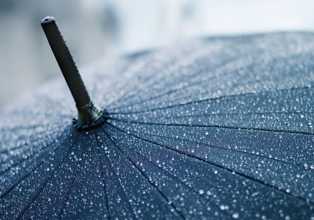 На выходных не забывайте брать с собой зонтики. Фото: http://www.cherry-avto.com