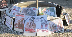 Защитники животных устроили в центре города акцию против шуб