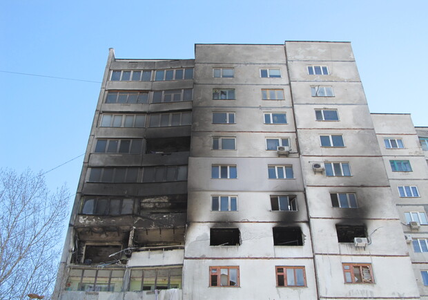 Во взорвавшемся доме на "Масельского" нашли газовый баллон и камин. Фото автора.