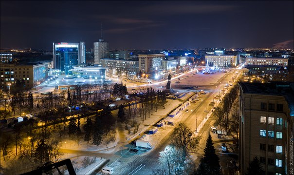 Ночной город выглядит просто потрясающе. Фото: Павел Иткин.