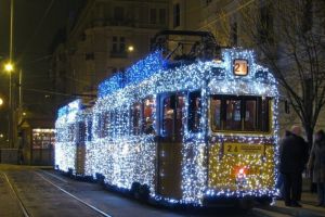 По Харькову будет разъезжать рождественский трамвай. Фото с сайта Харьковского горсовета.