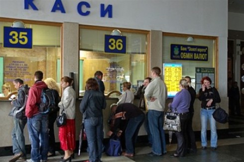 Билеты до сих пор продают без паспортов. Фото: sannews.com.ua.