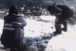 Спасатели призывают граждан не выходить на тонкий лед. Фото с сайта ГТУ МЧС Украины в Харьковской области.