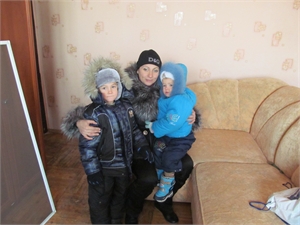 Ирине Кожемякиной не терпится въехать в свою квартиру. Фото Ирины Зозули и Елены Павленко.