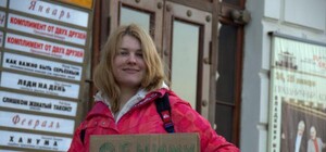 В Севастополе студенты кидались на прохожих с объятиями