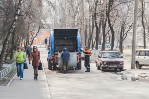 Коммунальщики вывезли из города много мусора. Фото: city.kharkov.ua.