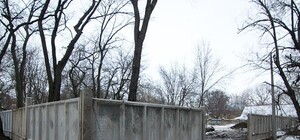 В одесском парке Шевченко ставят бетонный забор: начинается стройка