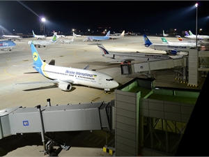 В аэропорту обещают, что крылатые машины подгонят поближе в терминалу. Фото: сайт Харьковского аэропорта.