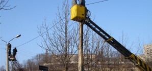 На проспекте 50-летия СССР установили новые опоры для освещения