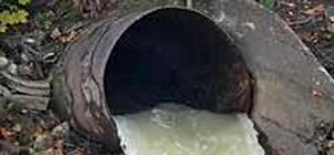 В престижном районе Донецка ставок превратился в фекальную лужу