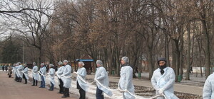 В Харькове создали рекордное 65-метровое поздравление с 8-м Марта из зефира