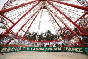 Парк имени Горького 8 марта посетили более 10 тысяч человек. Фото с сайта Харьковского горсовета.