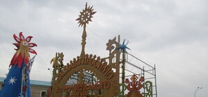 Как площадь Свободы к празднованию Масленицы украшают