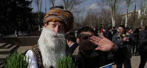 Сладости, песни, танцы – в центре Донецка азербайджанцы отметили 