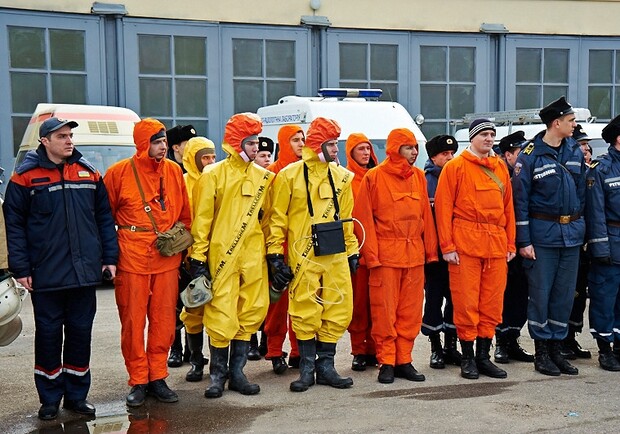 В Харькове прошли комплексные учения курсантов-спасателей. Фото с сайта Харьковского горсовета.