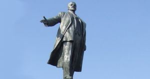 Около памятника Ленину произошло ДТП. Фото с сайта Харьковского горсовета.