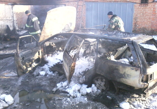 Машина выгорела полностью. Фото с сайта ГТУ МЧС Украины в Харьковской области.