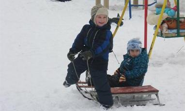 Больше всего затянувшейся зиме радуются дети. Фото из архива КП.