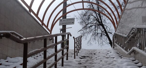 За порядком в подземных переходах во время таяния снега следят дежурные