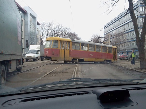 В Харькове сошел с рельс трамвай. Фото: Константин Миргородский.