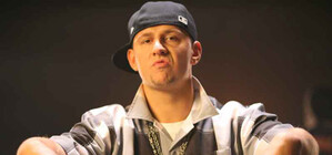 Потапа забросали яйцами