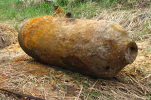 На Рогани тракторист нашел бомбу. Фото с официального сайта ГТУ МЧС Украины в Харьковской области.