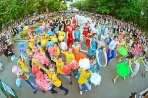В Харькове откроют сальса-сезон. Фото с сайта Харьковского городского совета.