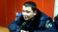 В сети появился ролик, на котором харьковские солдаты "играют" в министра и журналистов. 