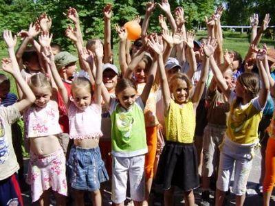 Этим летом детвора сможет отдохнуть в 37 лагерях .Фото dozor.kharkov.ua