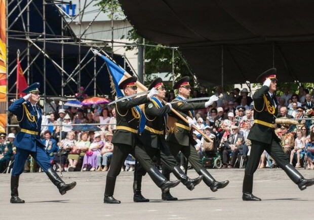В параде на площади Свободы примут участие более полутора тысяч военнослужащих. Фото с сайта Харьковского горсовета.