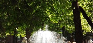 В Луганске включили фонтаны, но не все