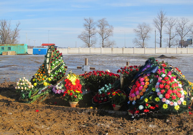 Определены маршруты транспорта к кладбищам . Фото: Алексей БИТНЕР.