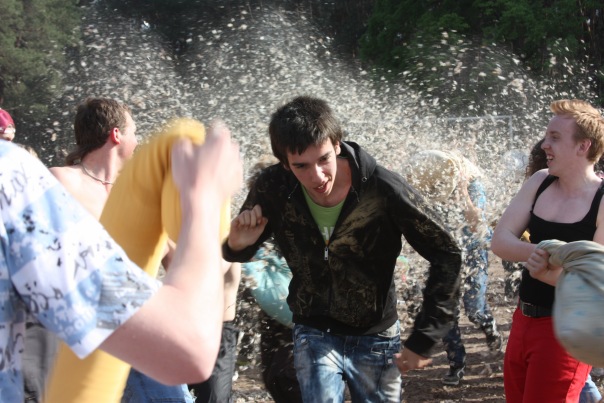 В саду Шевченко состоится битва подушками.Фото предоставлено организаторами мероприятия.