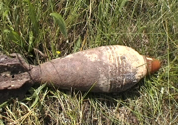 Всего в 4 местах находилось 2 минометные мины и 3 снаряда. Фото с сайта ГТУ МЧС Украины в Харьковской области.