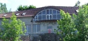 В Донецке в парке за общагами ДонНУ разбирают лодочную станцию