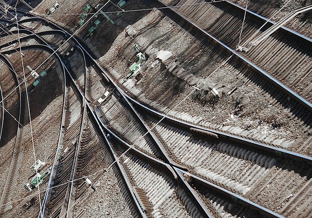 Люди в нетрезвом состоянии часто подвергают опасности пассажиров поездов и железнодорожников. Фото с сайта fotki.yandex.ru